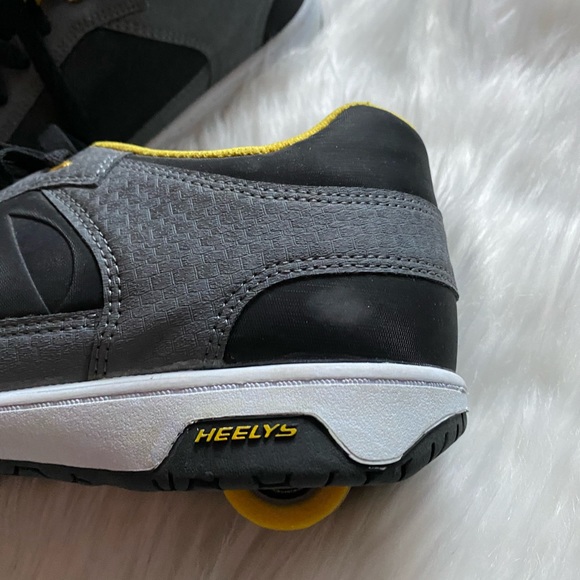 *SOLD**Men’s Heelys Shoes - Picture 2 of 7